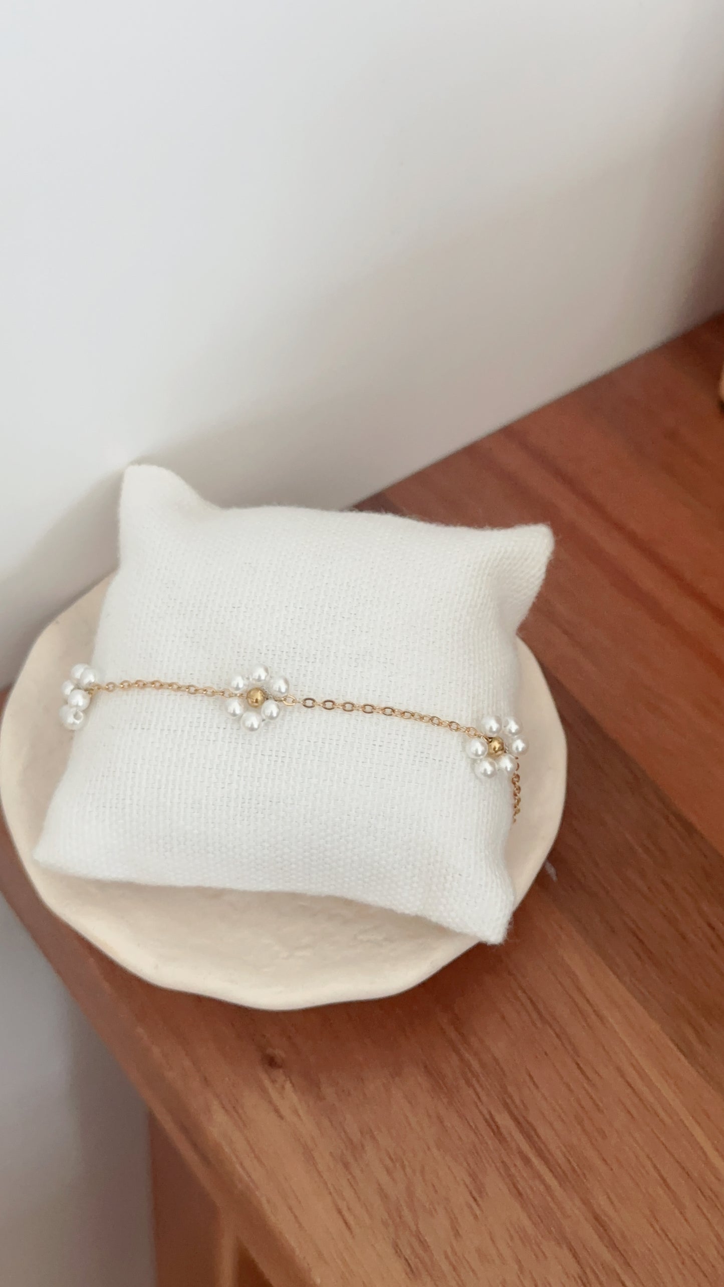 Daisy Pearl Bracelet